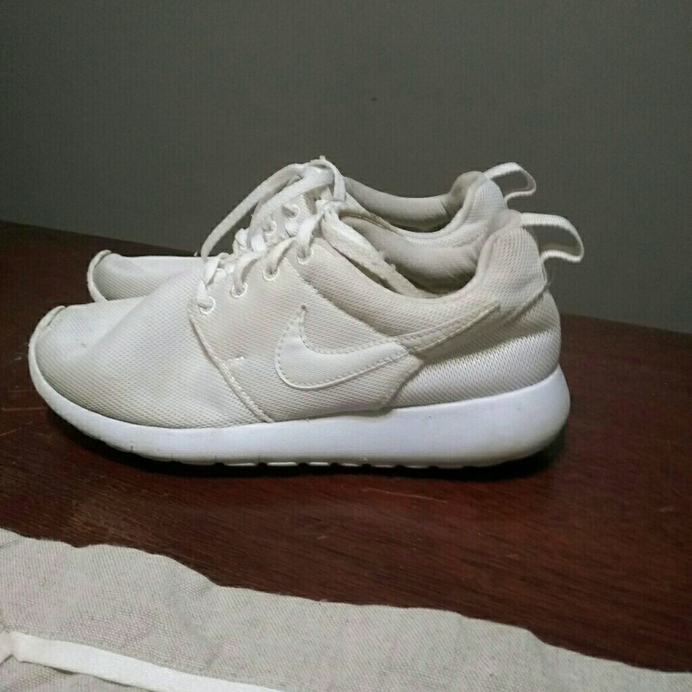 Nike tennis shoes